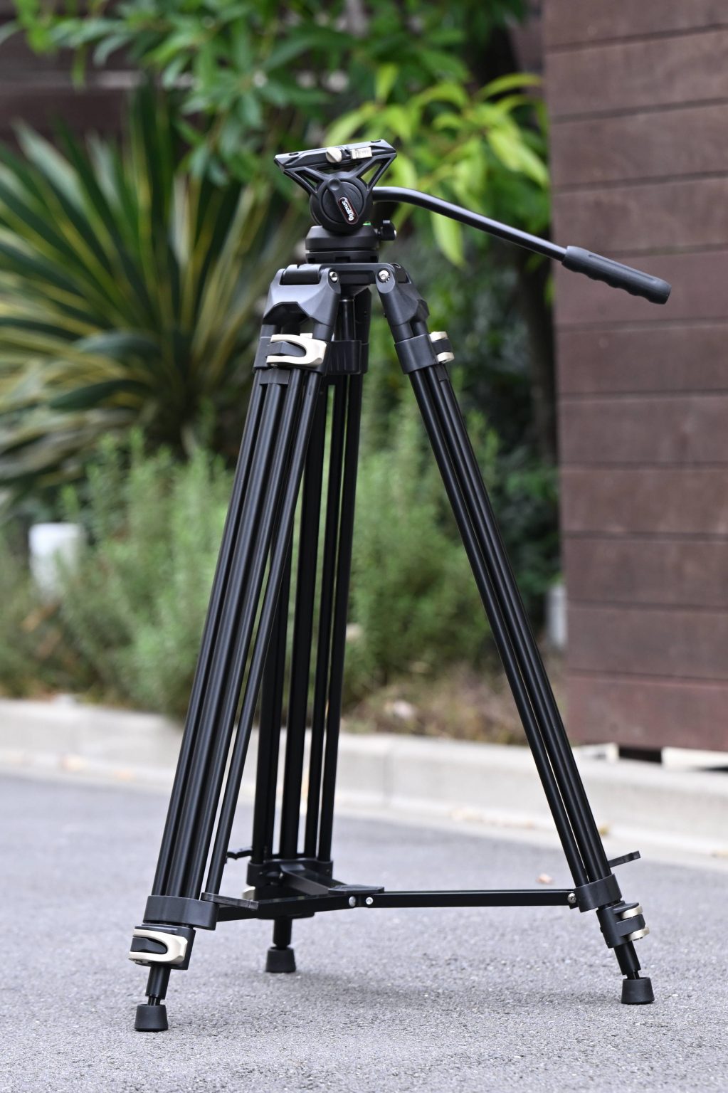 SmallRig Heavy Duty Fluid Head Tripod Review Newsshooter