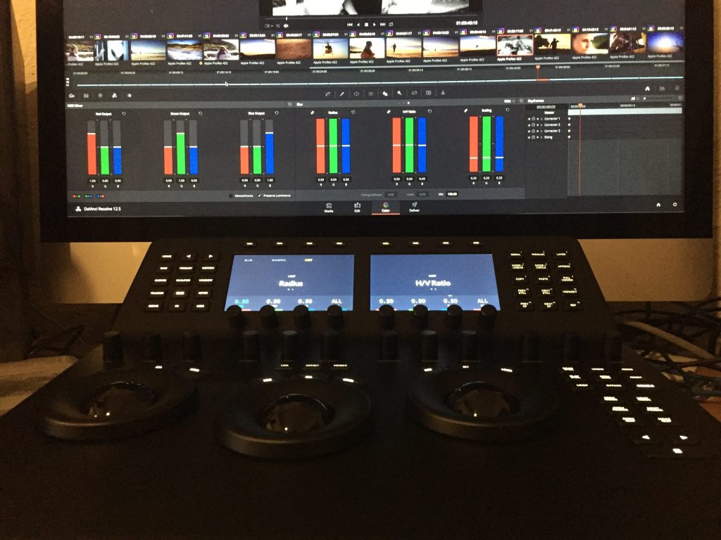 Blackmagic davinci resolve. Панель для цветокоррекции DAVINCI. Blackmagic Mini Panel. DAVINCI resolve Mini Panel. DAVINCI Micro Panel.