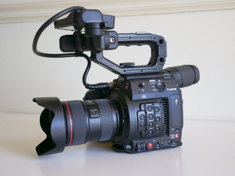 Canon C200 hands-on: 4K 60p, touchscreen AF, Canon Cinema RAW Light ...