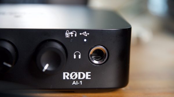 RODE NT1-A Complete Recording Kit with Interface, Headphones 