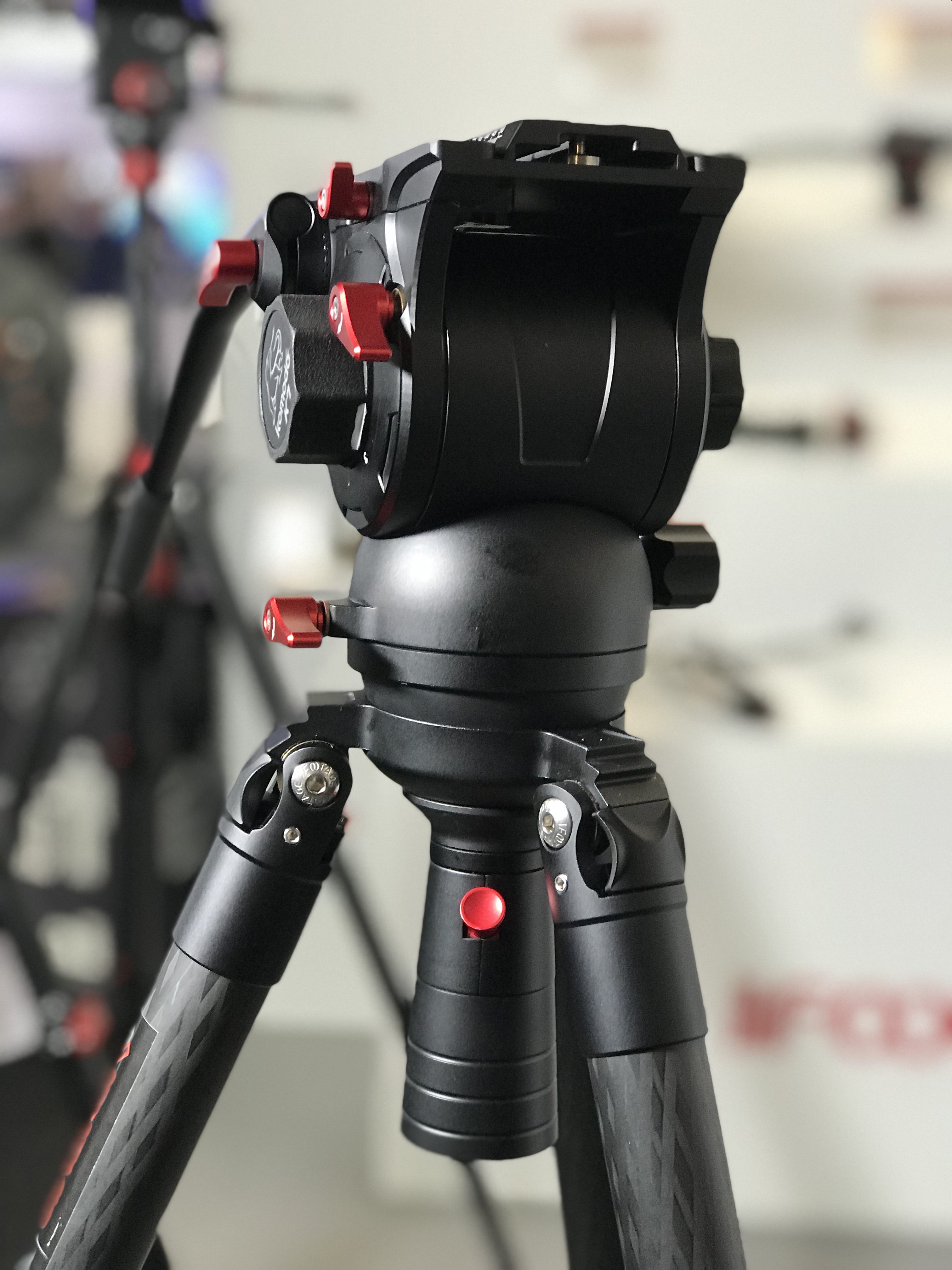 iFootage Komodo K7 Tripod - IBC 2018 - Newsshooter