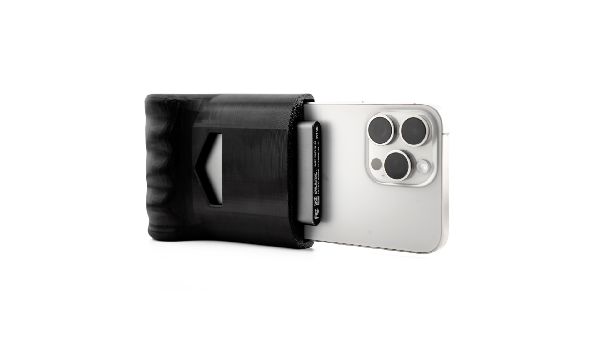 Grip SSD pour iPhone 15 Pro et 15 Pro Max : le compagnon idéal des  vidéastes ?